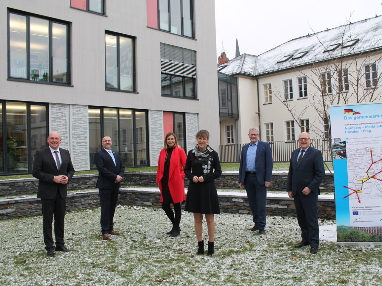 Unser Foto (von links): Oliver Weigel (OB Marktredwitz), Steffen Zenner (OB Plauen), Constance Arndt (OB Zwickau), Eva Döhla (OB Hof), Thomas Ebersberger (OB Bayreuth) und Sven Schulze (OB Chemnitz).