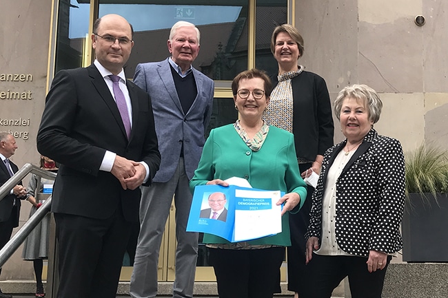 Minister Füracker mit Vertretern von LeNa Bayreuth