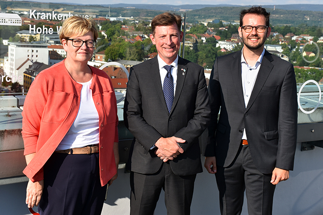 Annette Kramme, Timothy E. Liston, Andreas Zippel auf der Dachterrasse des Neuen Rathauses