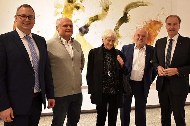 3. Bürgermeister Stefan Schuh (links) hat die Ausstellung gemeinsam mit Vertretern aus dem Burgenland und den Künstlern eröffnet.