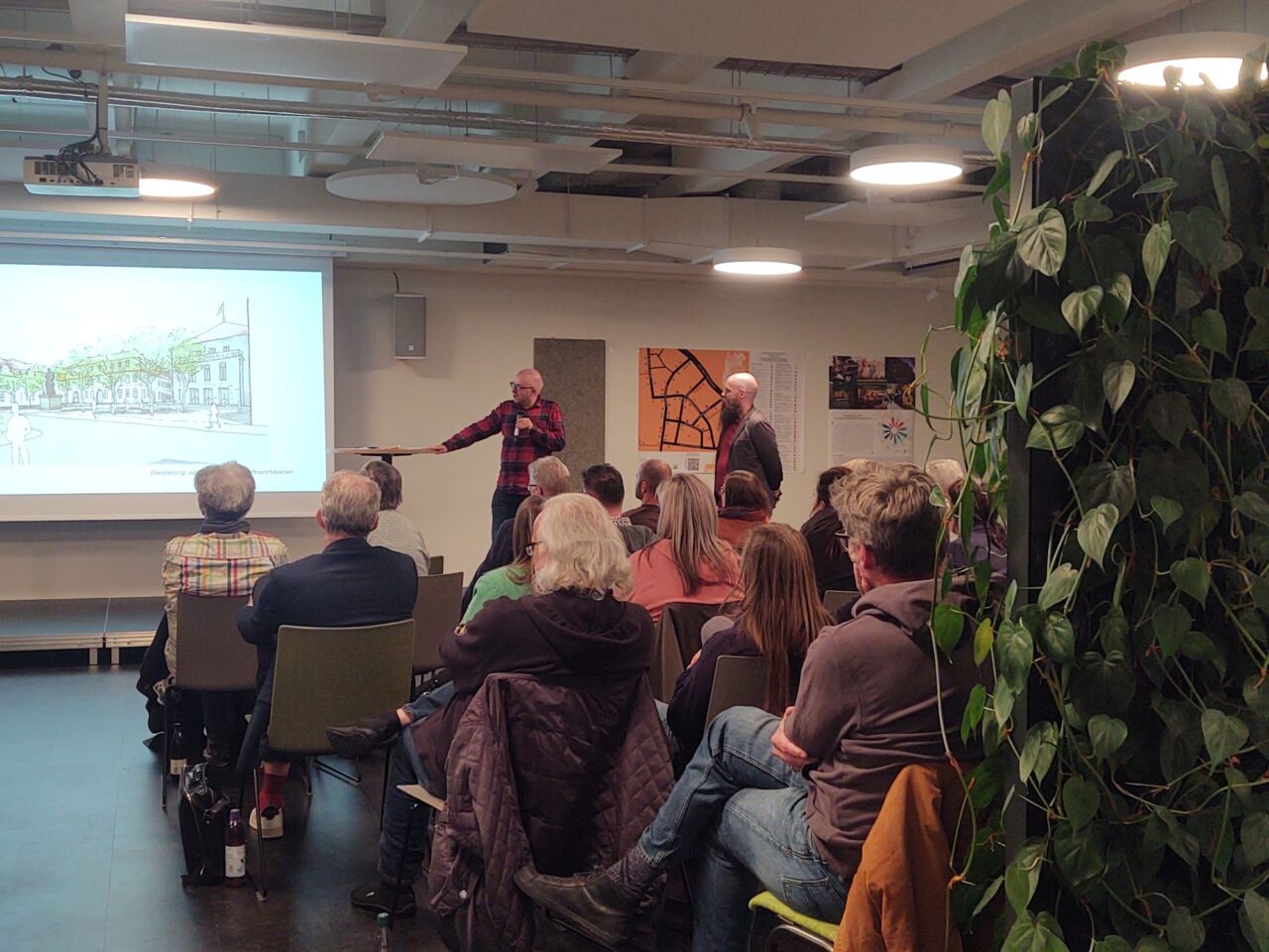 Präsentation von Projektideen durch Akteur während einer Veranstaltung zur Zukunft der Innenstadt