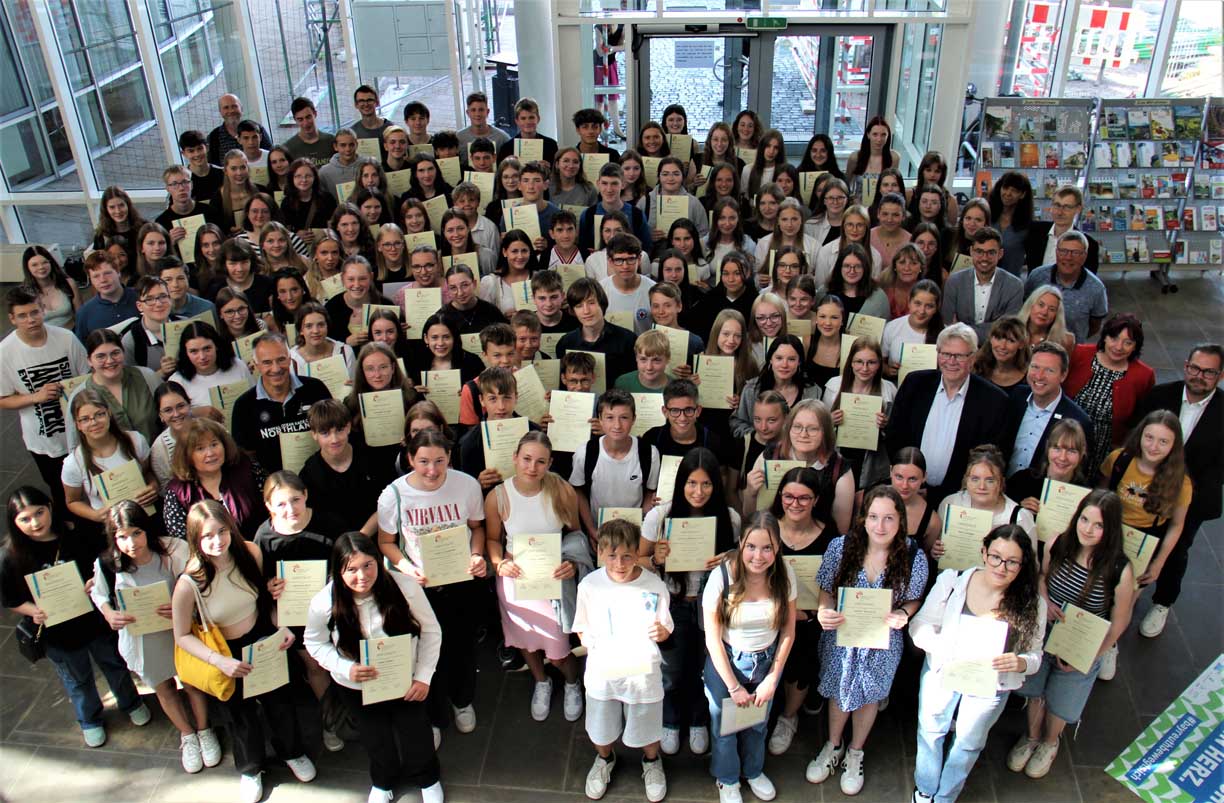 Gruppenbild mit den Geehrten. | Foto: Landkreis Bayreuth