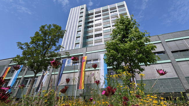 Blick vom Rathausvorplatz auf das Neue Rathaus