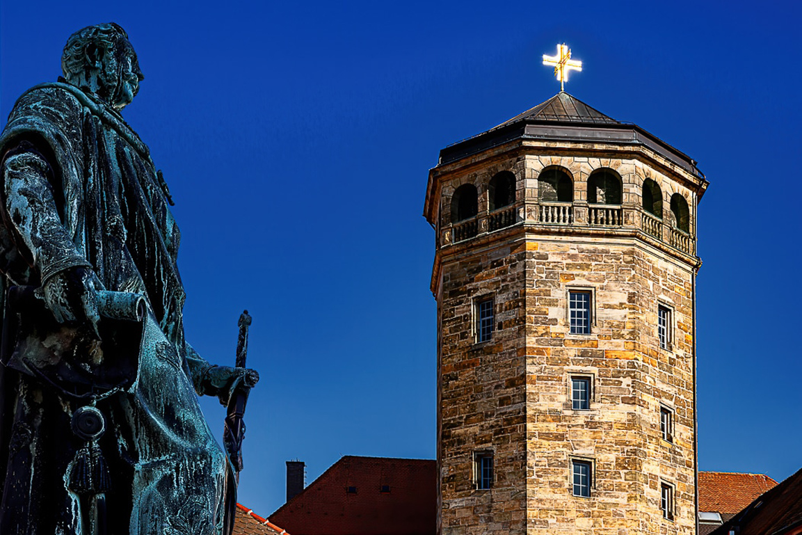 Der Turm der Schlosskirche im Abendlicht. | Foto: Mike Schwalbach