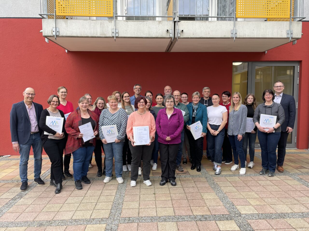 Gruppenbild der neuen Pflegelosten aus Bayreuth